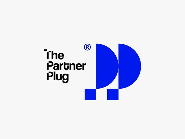 The Partner Plug geometric PP monogram, minimal, geometric, light
