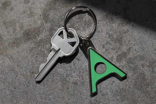 Arrow keychain mark in monochrome and green, geometric, minimal, dark