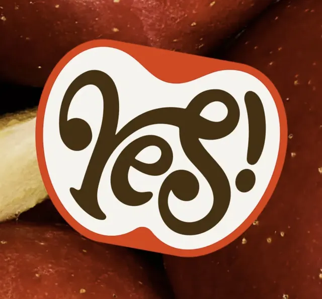 Organic script on apple-shaped label, organic, playful, earthy