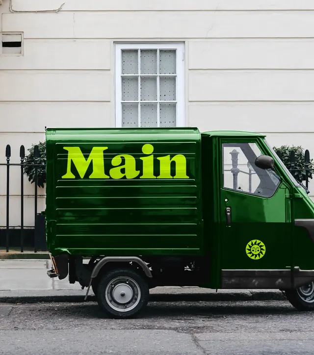 Main green delivery van livery, photographic, minimal, dark