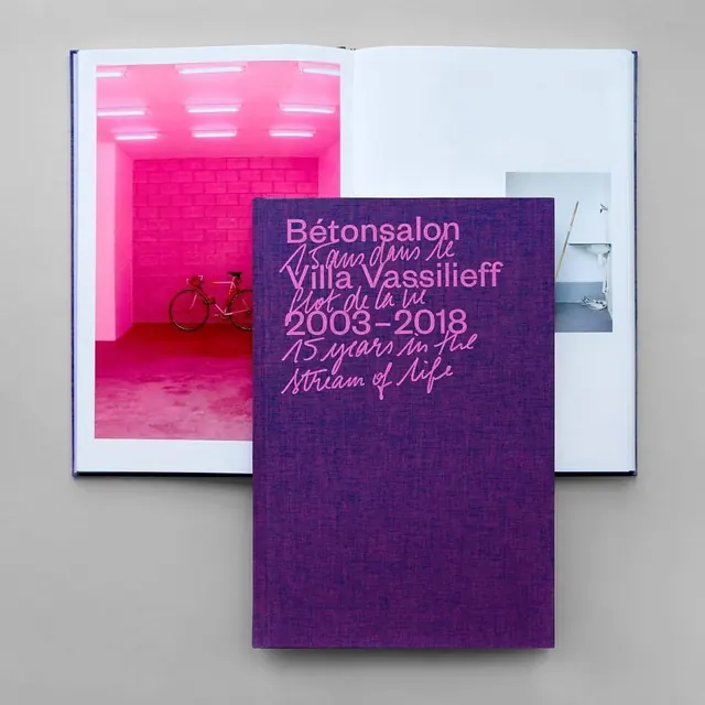Minimal editorial type specimen, minimal, editorial, light