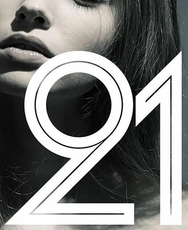 Overlapping Typography and Portrait, minimal, monochrome, monochrome