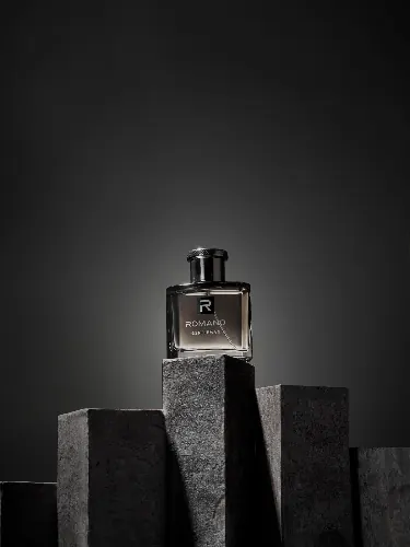 nước hoa, minimal, editorial, dark
