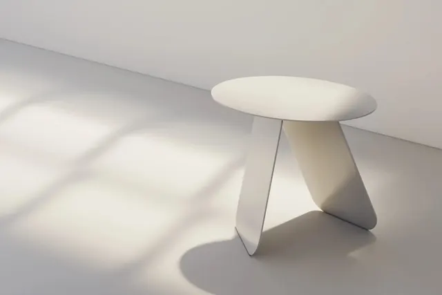 Minimalist sculptural render with geometric base, 3d-render, minimal, light