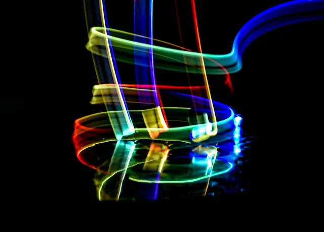 Abstract Light Trails, abstract, dark-mode, vibrant