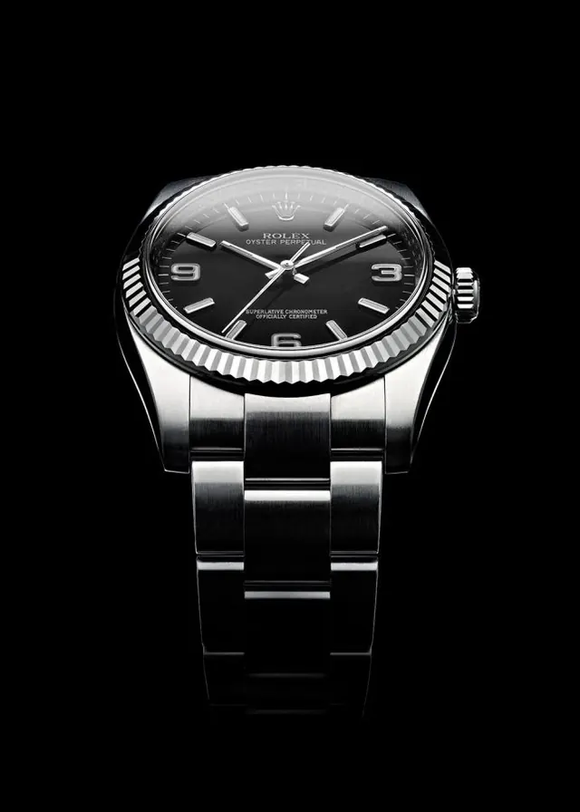 Luxury Men's Watch Product Shot, luxury, minimal, dark