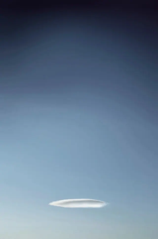 Atmospheric Horizon Gradient, minimal, gradient-heavy, cool