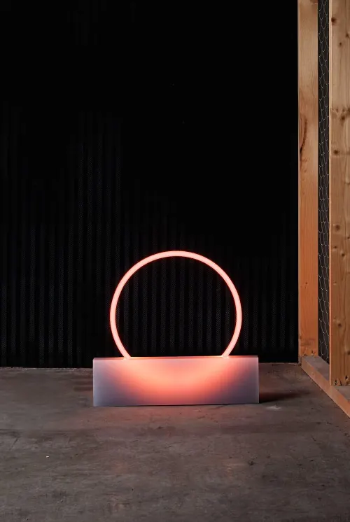 Glowing Neon Ring Mockup, minimal, 3d-render, dark