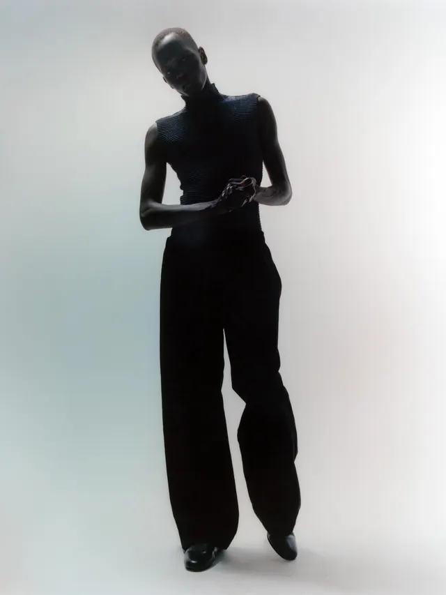 Monochrome Fashion Portrait, minimal, monochrome, monochrome