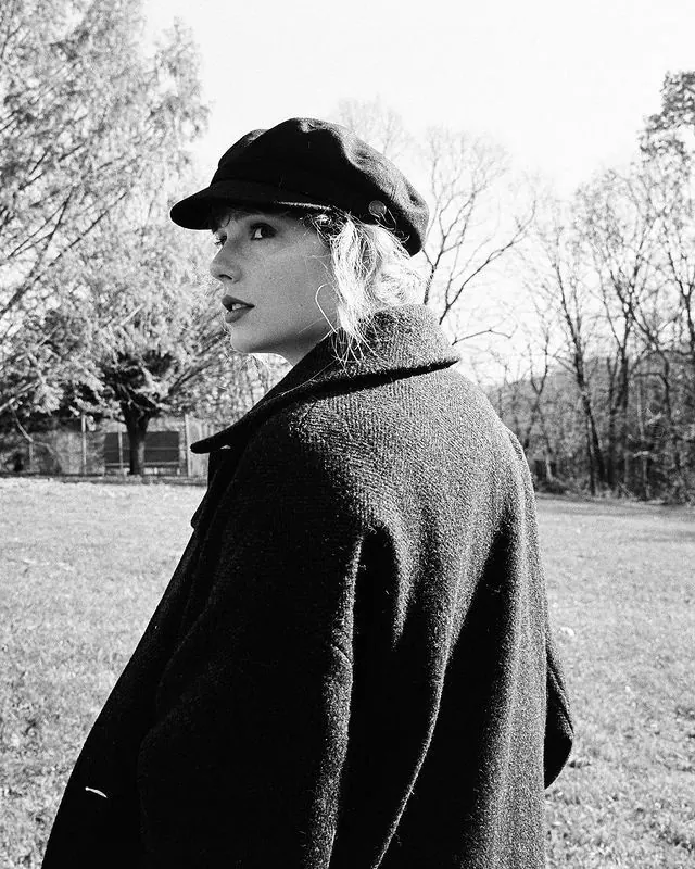 Monochrome Portrait of a Woman in Winter Wear, monochrome, photographic, monochrome