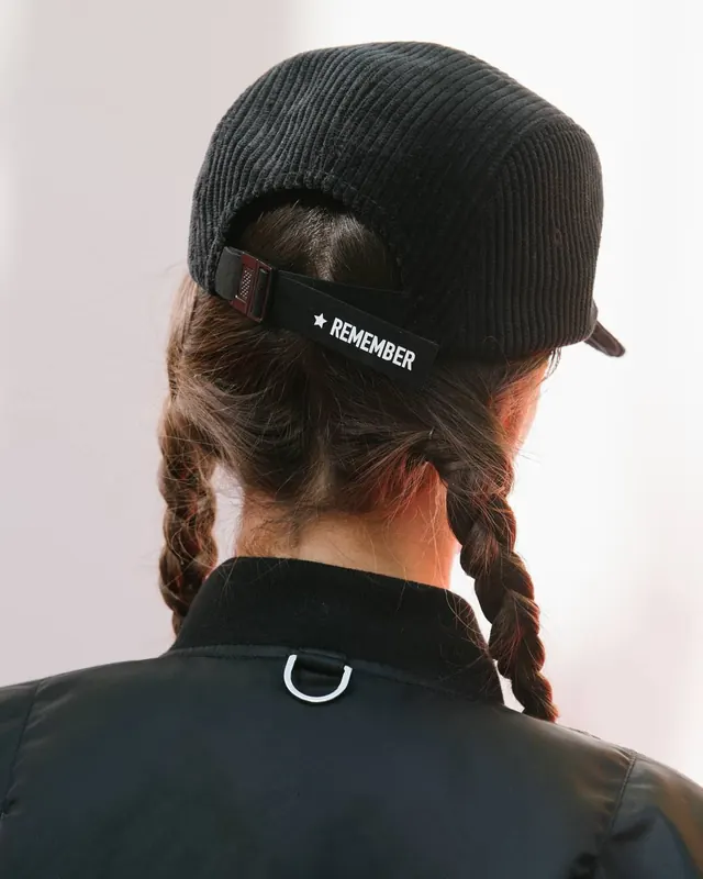 Beanie Mockup with Branding, minimal, photographic, dark