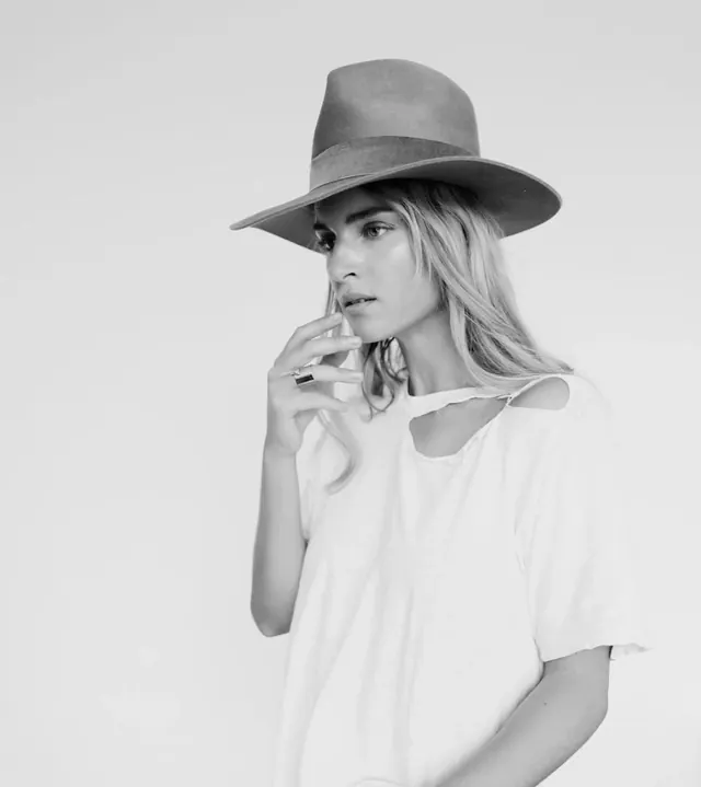 Monochrome Fashion Portrait, minimal, monochrome, monochrome