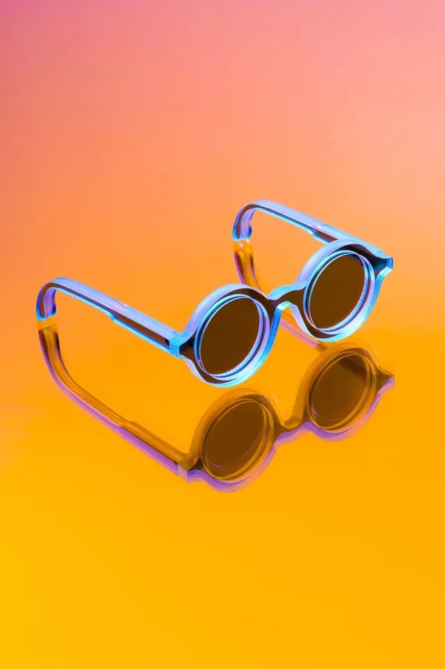 Gradient Sunglasses Mockup, gradient-heavy, 3d-render, vibrant