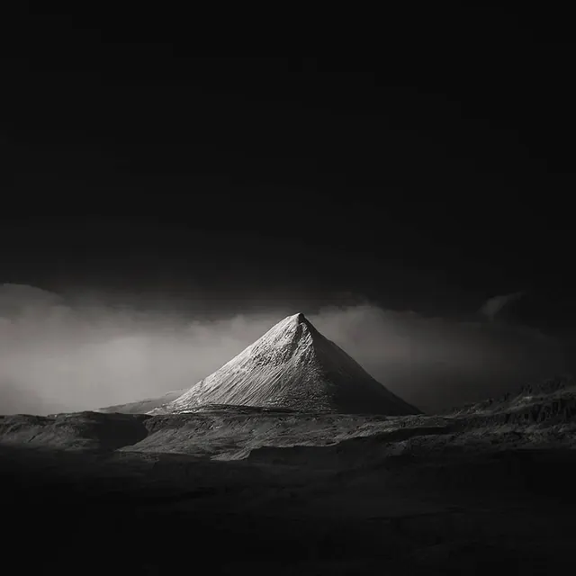 Pyramid in Mist, minimal, monochrome, monochrome