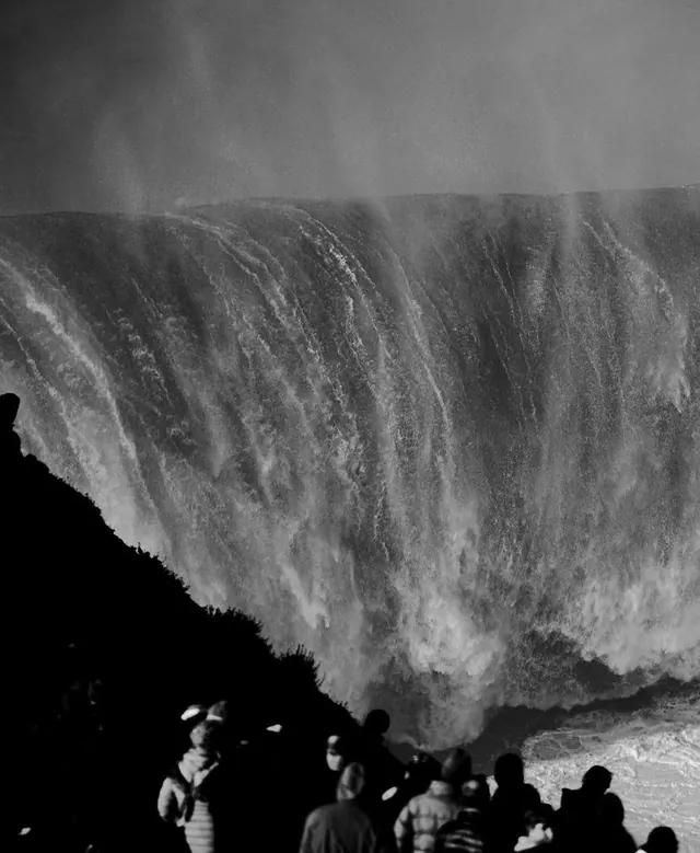 Black and White Waterfall Silhouette, monochrome, photographic, monochrome
