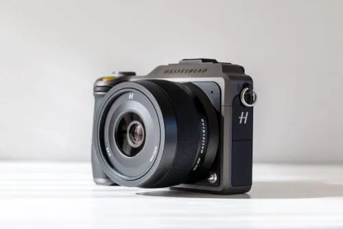 Mirrorless Camera Product Shot, minimal, photographic, dark