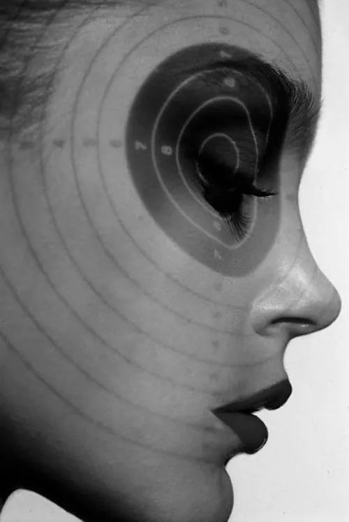 Concentric Circle Portrait, monochrome, minimal, monochrome