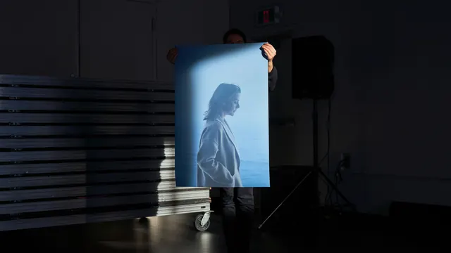 Humanoid Figure in Glowing Portal, dark-mode, photographic, dark
