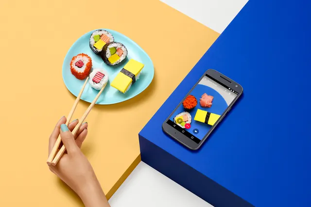 Food Delivery App Mockup, minimal, playful, vibrant