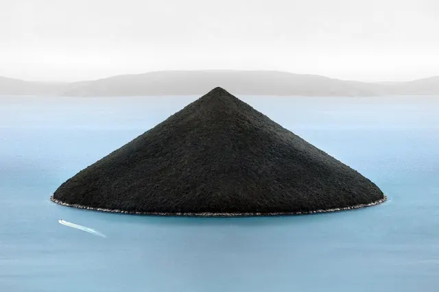 Conical Structure on Water, minimal, abstract, dark