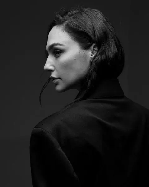 Monochrome Portrait of a Woman, minimal, monochrome, monochrome