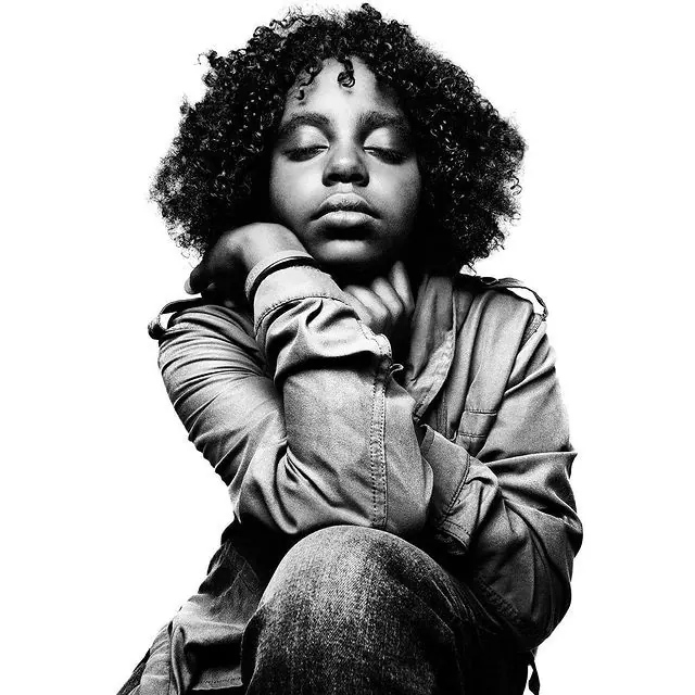 Monochrome Portrait of a Woman, monochrome, photographic, monochrome