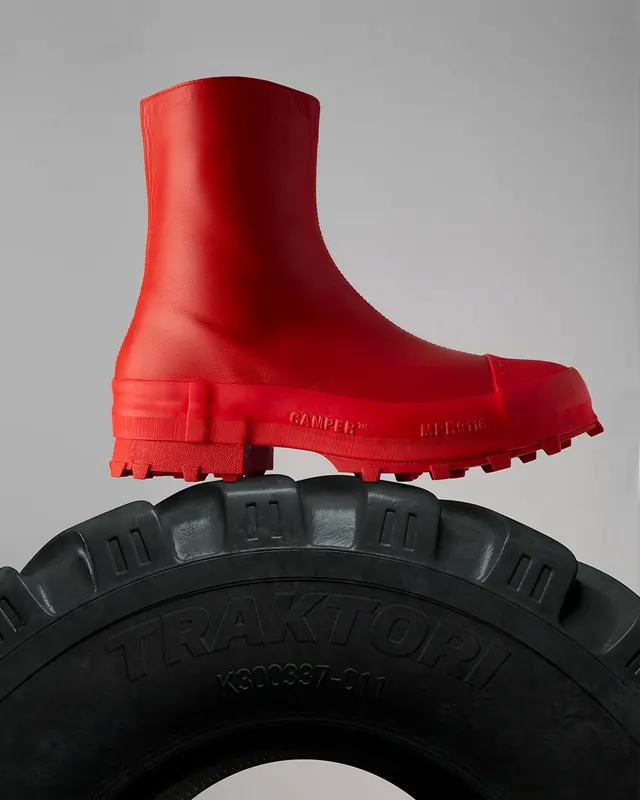 Red Boot Mockup, minimal, 3d-render, vibrant
