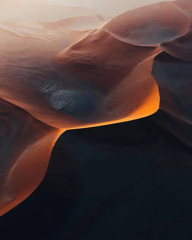 Abstract Fluid Silk Waves, organic, 3d-render, warm