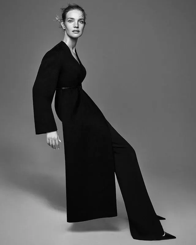 Fashion Editorial Portrait, minimal, monochrome, monochrome