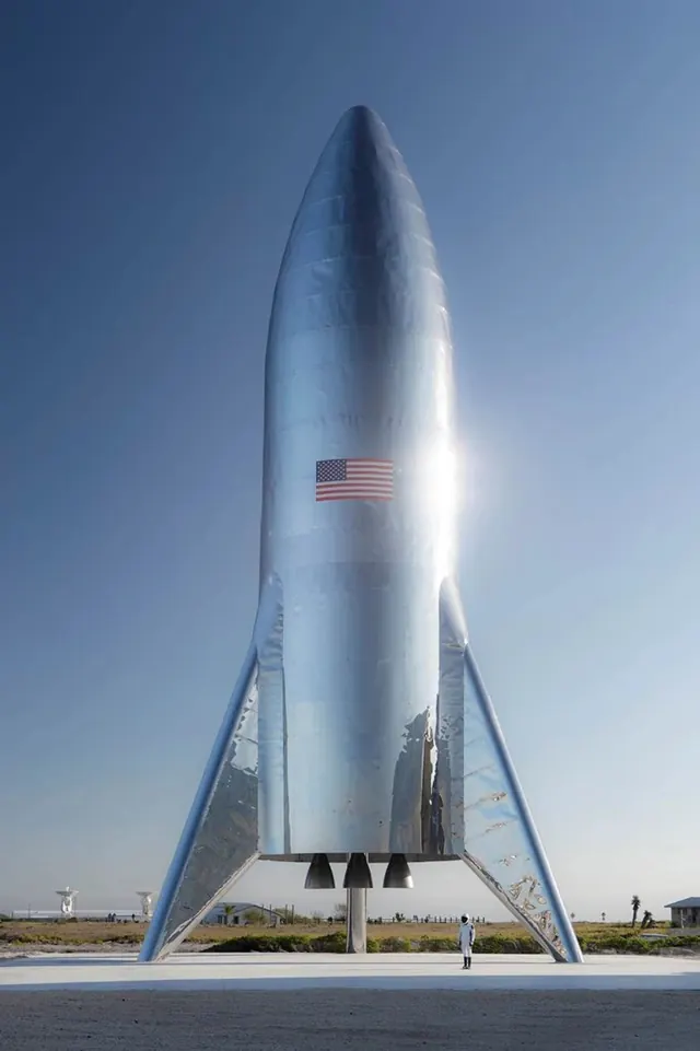 SpaceX Falcon 9 Rocket Mockup, technical, photographic, light