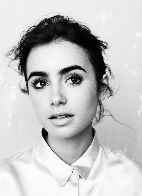 Portrait of a Woman in Monochrome, monochrome, photographic, monochrome