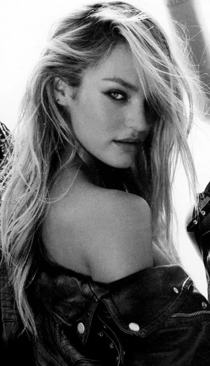 Monochrome Portrait of a Woman, monochrome, photographic, monochrome
