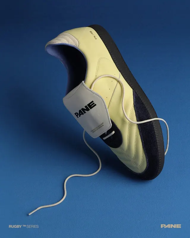Product Mockup with Cable, minimal, corporate-clean, high-contrast