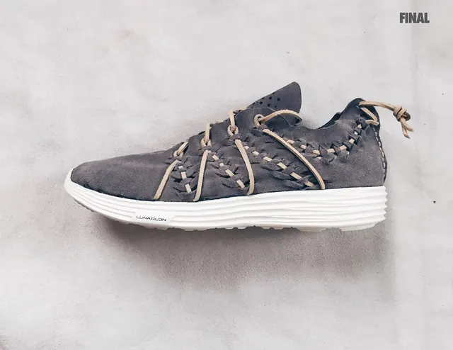 Sneaker Mockup, minimal, photographic, dark