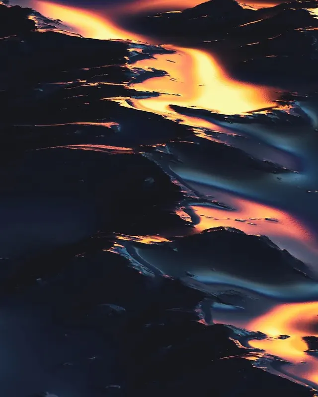 Abstract Fluidity and Light, organic, gradient-heavy, dark