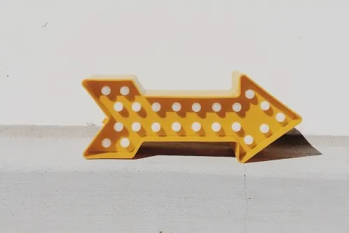 3D Marquee Arrow Sign, retro, 3d-render, warm