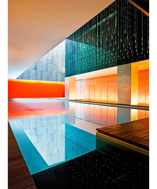 Modern Architectural Interior with Reflective Pool, minimal, geometric, vibrant