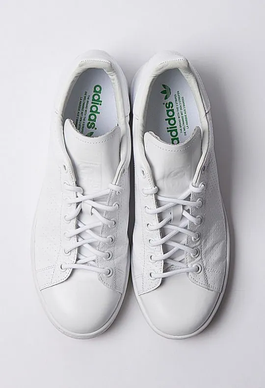 Sneaker Mockup with Branding, minimal, photographic, light