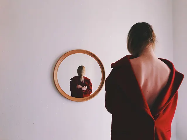 Minimalist Portrait with Circular Frame, minimal, luxury, high-contrast