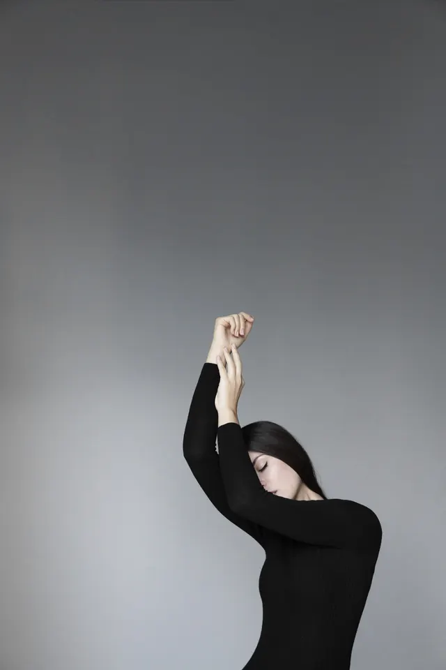 Minimalist Portrait of a Woman in Black, minimal, monochrome, monochrome