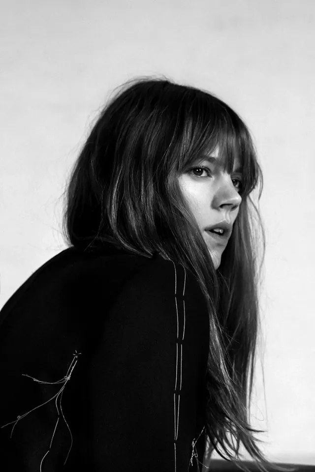 Monochrome Portrait of a Woman, monochrome, photographic, monochrome