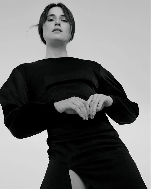 Monochrome Fashion Portrait, minimal, monochrome, monochrome