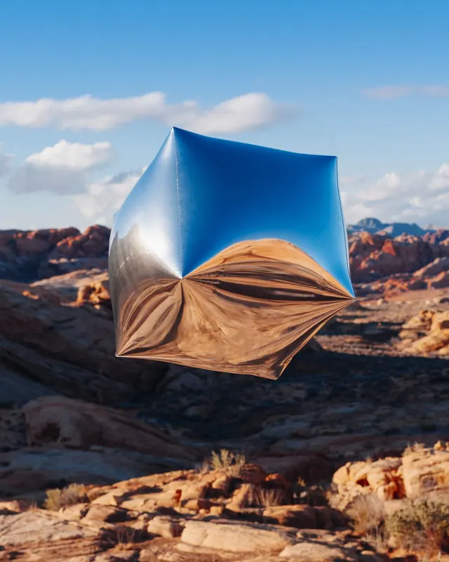 Surreal Desert Landscape with Floating Geometric Object, abstract, 3d-render, vibrant