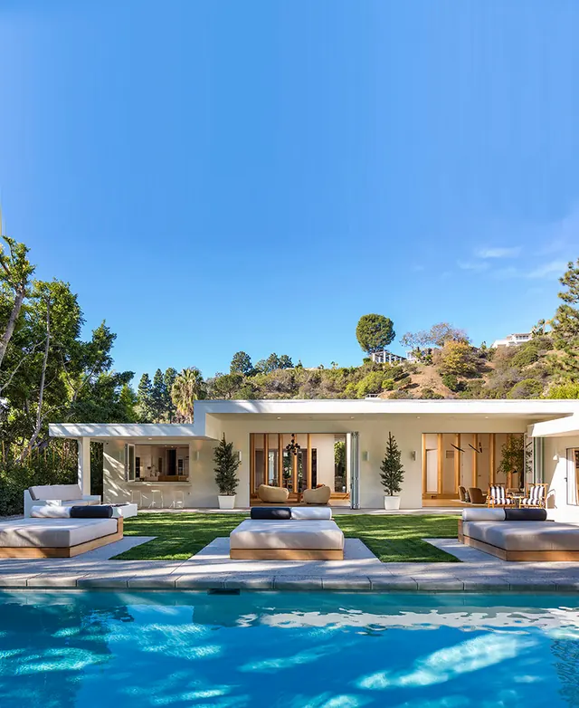 Modern Coastal Villa with Pool, luxury, photographic, light