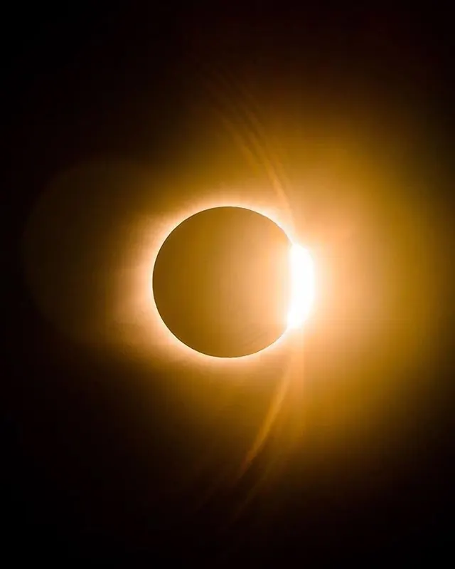 Solar Eclipse Photograph, photographic, dark-mode, dark