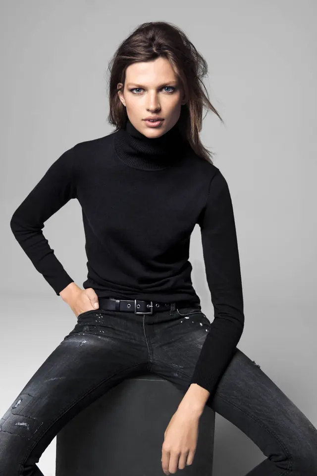 Fashion Editorial Portrait, minimal, luxury, monochrome