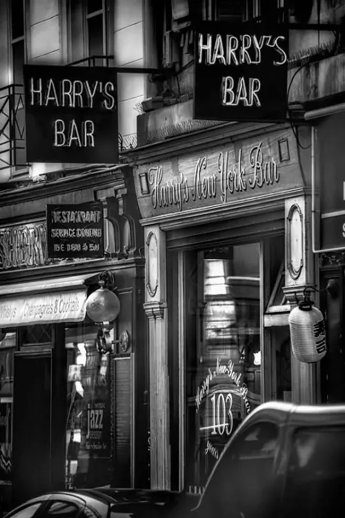 Harveys Bar Signage and Interior, retro, monochrome, monochrome