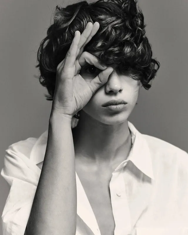 Monochrome Portrait of a Woman, monochrome, photographic, monochrome