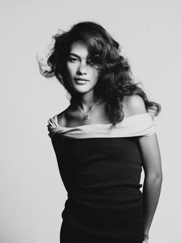 Monochrome Portrait of a Woman, monochrome, photographic, monochrome