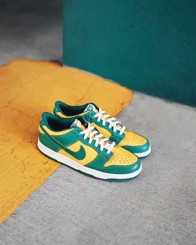 Sneaker Mockup on Textured Surface, minimal, flat, vibrant
